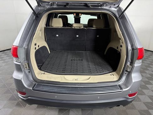 Used 2019 Jeep Grand Cherokee Laredo AWD/4WD image 31