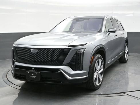 New 2026 Cadillac Vistiq Luxury image 2