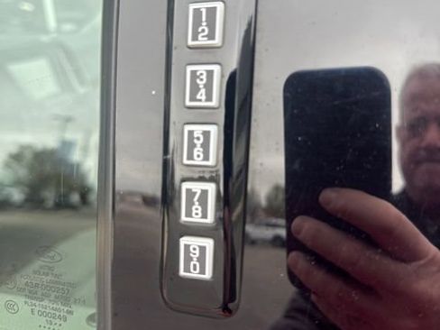 Used 2020 Ford F150 XLT image 17