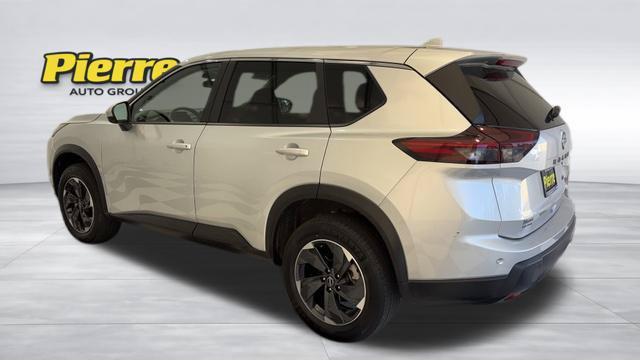 Used 2025 Nissan Rogue SV AWD/4WD image 2