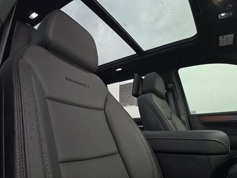 Used 2025 GMC Yukon XL Denali w/ Denali Reserve Package AWD/4WD image 20