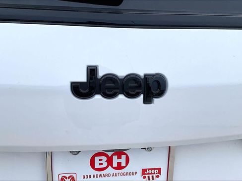 New 2025 Jeep Grand Cherokee L Limited w/ Black Appearance Package AWD/4WD image 16