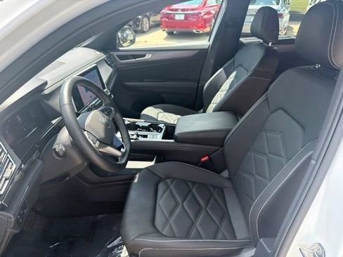 Used 2025 Volkswagen Atlas Cross Sport SE AWD/4WD image 13