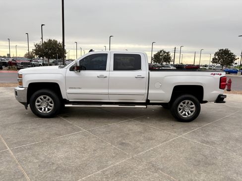 Used 2019 Chevrolet Silverado 2500 LTZ image 2