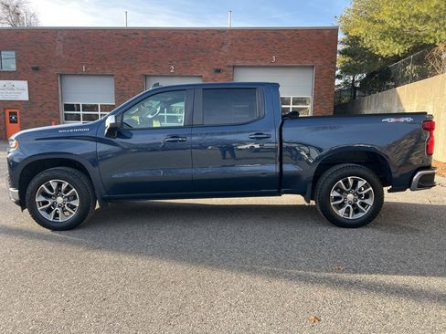 Used 2022 Chevrolet Silverado 1500 LT image 2