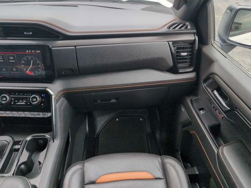 Used 2024 GMC Sierra 1500 AT4 w/ Technology Package AWD/4WD image 31