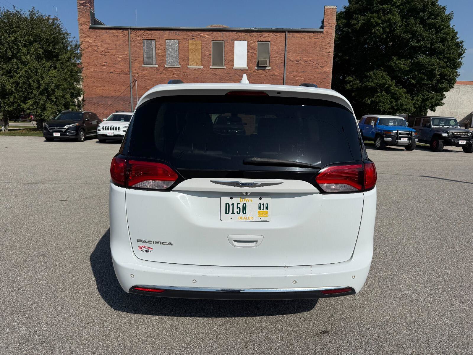Used 2017 Chrysler Pacifica Touring-L Plus FWD image 5