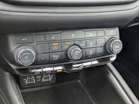 Used 2023 Dodge Durango SXT AWD/4WD image 23