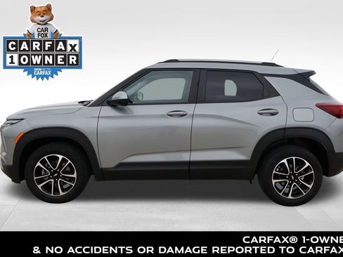 Used 2025 Chevrolet TrailBlazer LT image 2