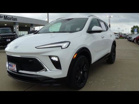 Used 2024 Buick Encore GX Sport Touring image 2