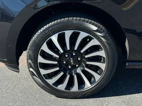 Used 2023 Lincoln Navigator Black Label AWD/4WD image 10