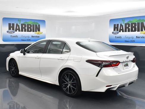 Used 2022 Toyota Camry SE FWD image 3