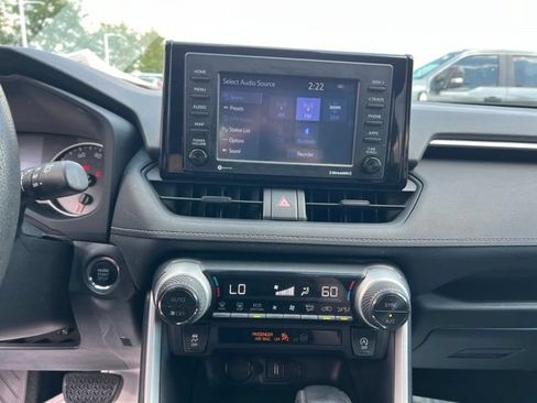 Used 2021 Toyota RAV4 XLE FWD image 16