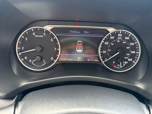 Certified 2025 Nissan Sentra SR FWD image 16