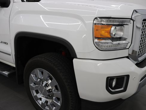 Used 2016 GMC Sierra 2500 Denali w/ Duramax Plus Package AWD/4WD image 21