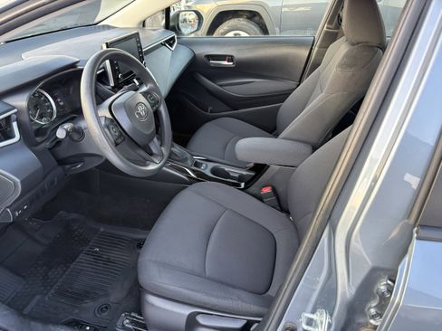 Used 2021 Toyota Corolla LE image 4