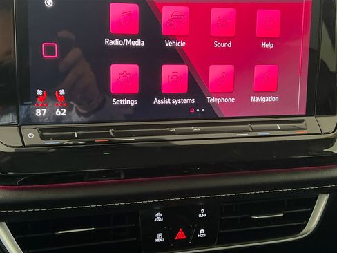 Used 2024 Volkswagen Atlas SEL Premium R-Line image 27