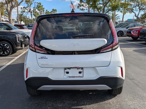 Used 2025 Kia Soul LX image 5