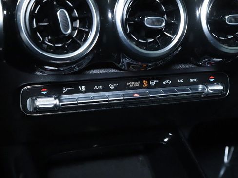 Used 2023 Mercedes-Benz GLB 250 GLB 250 image 27