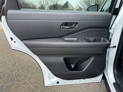 New 2025 Nissan Pathfinder SV w/ SV Premium Package image 23