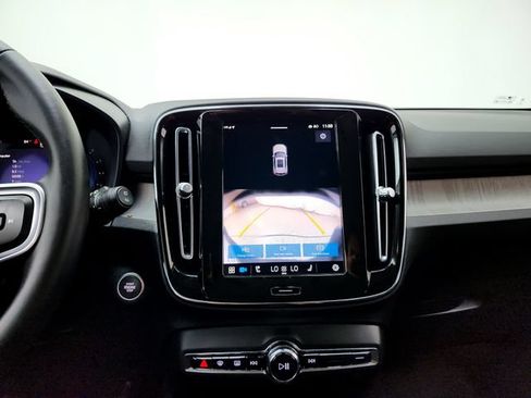 Certified 2024 Volvo XC40 B5 Core AWD/4WD image 23