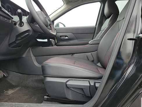 Used 2025 Nissan Kicks SR AWD/4WD image 14