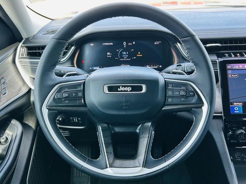 Used 2023 Jeep Grand Cherokee L Limited w/ Luxury Tech Group II AWD/4WD image 22