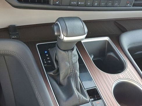 Used 2024 Toyota Sienna XLE image 17