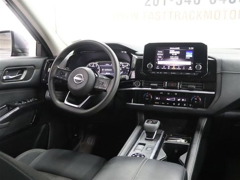 Used 2022 Nissan Pathfinder S image 16