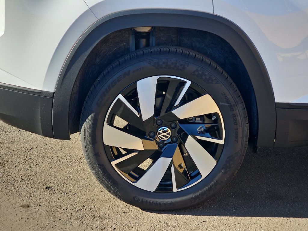 Used 2024 Volkswagen Atlas Cross Sport SE FWD image 38