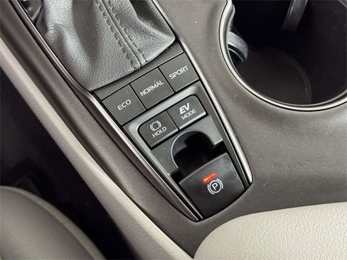 Used 2022 Toyota Camry SE image 30