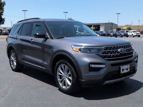 Certified 2022 Ford Explorer XLT w/ Equipment Group 202A AWD/4WD image 2
