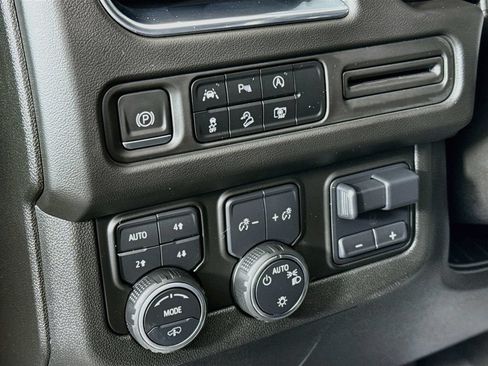 Used 2023 Chevrolet Tahoe Z71 w/ Z71 Off-Road Package AWD/4WD image 10