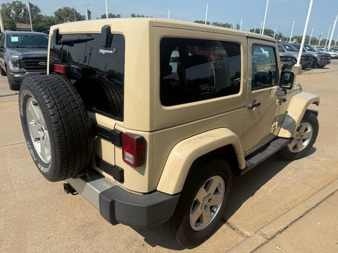 Used 2011 Jeep Wrangler Sahara w/ Dual Top Group AWD/4WD image 11