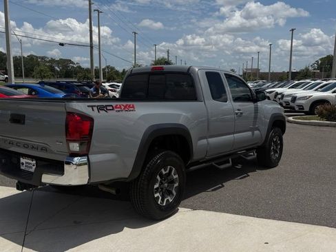 Used 2018 Toyota Tacoma TRD Off-Road AWD/4WD image 5