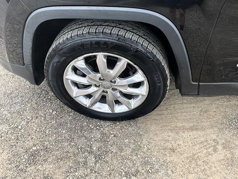 Used 2015 Jeep Cherokee Limited AWD/4WD image 10