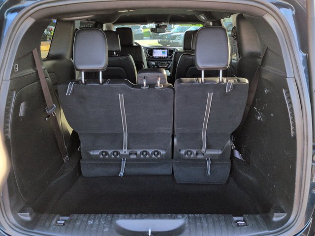 Used 2025 Chrysler Pacifica Select FWD image 12