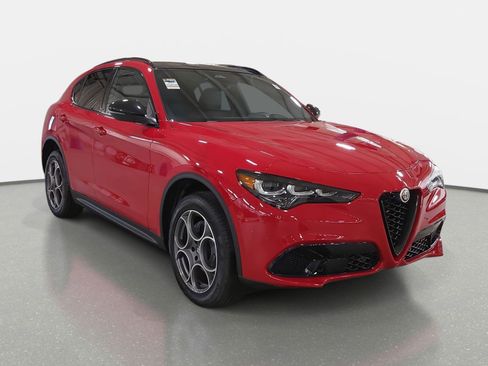 New 2025 Alfa Romeo Stelvio Sprint image 3
