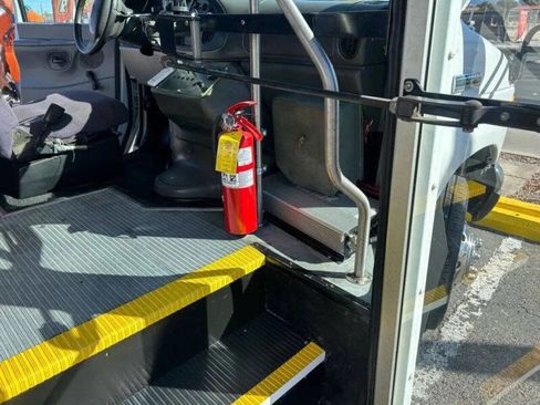 Used 2006 Ford E-350 and Econoline 350 Super Duty image 32