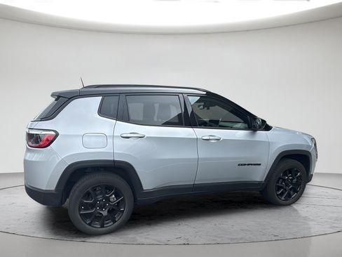 Used 2024 Jeep Compass Latitude w/ Altitude Special Edition AWD/4WD image 5