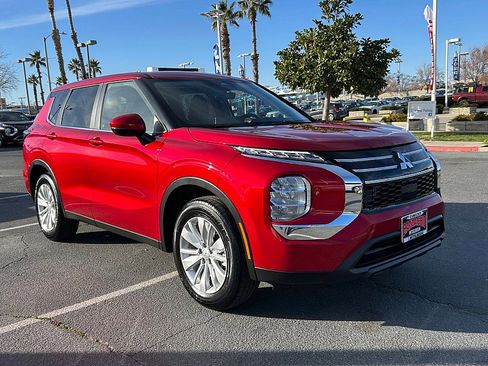 New 2026 Mitsubishi Outlander ES image 1