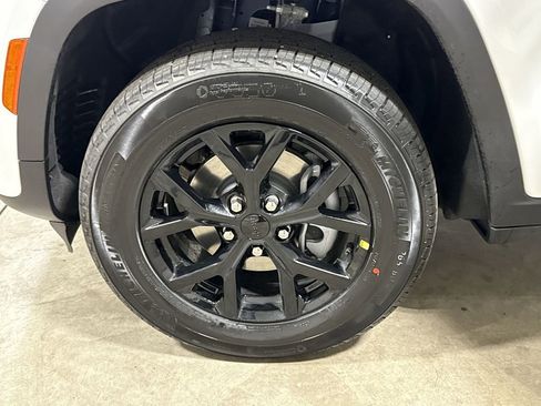 New 2026 Jeep Grand Cherokee Altitude AWD/4WD image 27