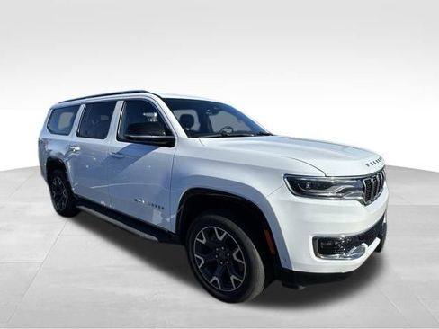 Used 2024 Jeep Wagoneer L Series III w/ Flexible Seating Group image 11