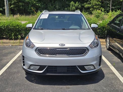 Used 2017 Kia Niro EX FWD image 2