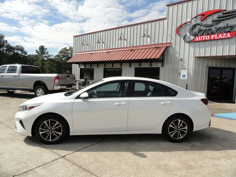 Used 2024 Kia Forte LXS image 3