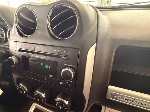 Used 2015 Jeep Compass Latitude image 27