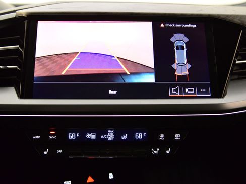 Used 2025 Audi Q4 e-tron Prestige w/ Black Optic Package image 31