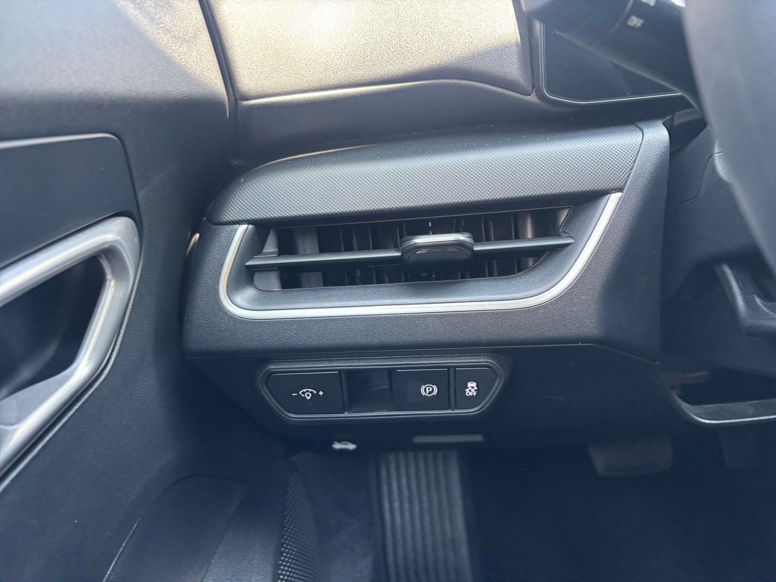 Used 2026 Kia K4 FWD image 32