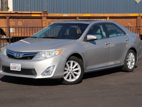 Used 2012 Toyota Camry XLE FWD image 4