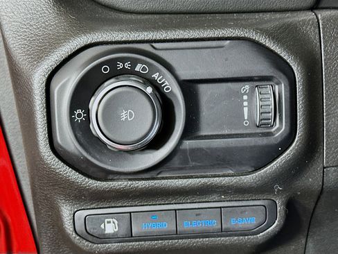 Used 2023 Jeep Wrangler Sahara image 16